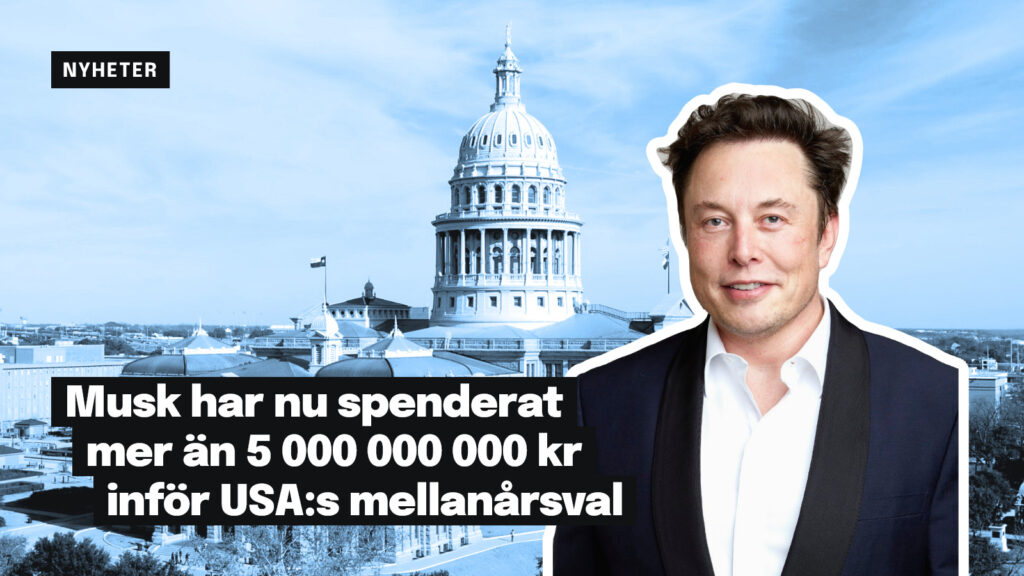 Leende Elon Musk i mörk kavaj och vit skjorta framför Texas delstatskapitol med kupol under blå himmel.